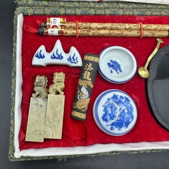 Traditional Chinese Caligraphy Set 8 x 2 x 5 Vintage 1960s Green Box Red inside - Picture 2 of 12